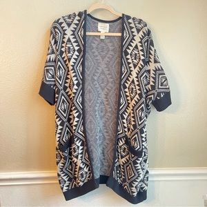 Forever 21 black and white geometric aztec print  cardigan size S